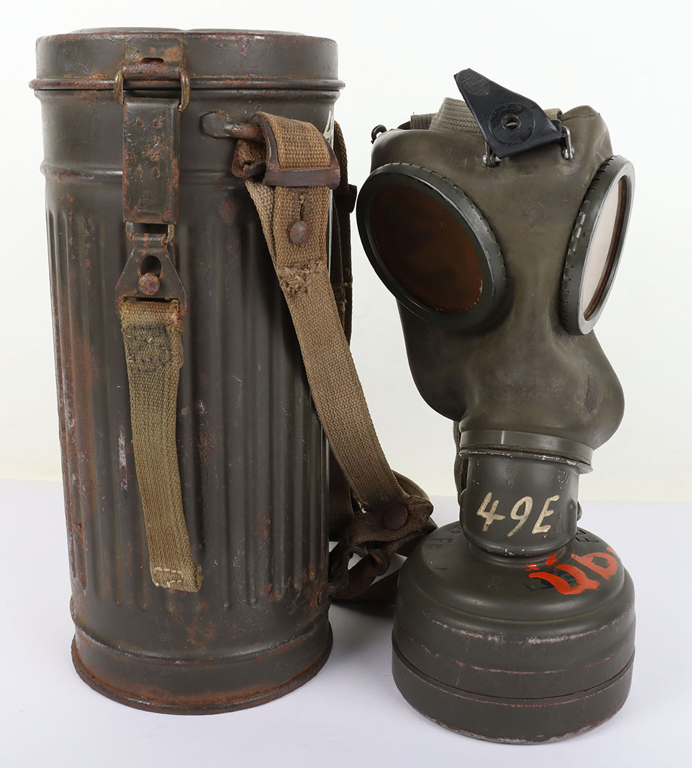 #1040 – WW2 German Armed Forces Gas Mask