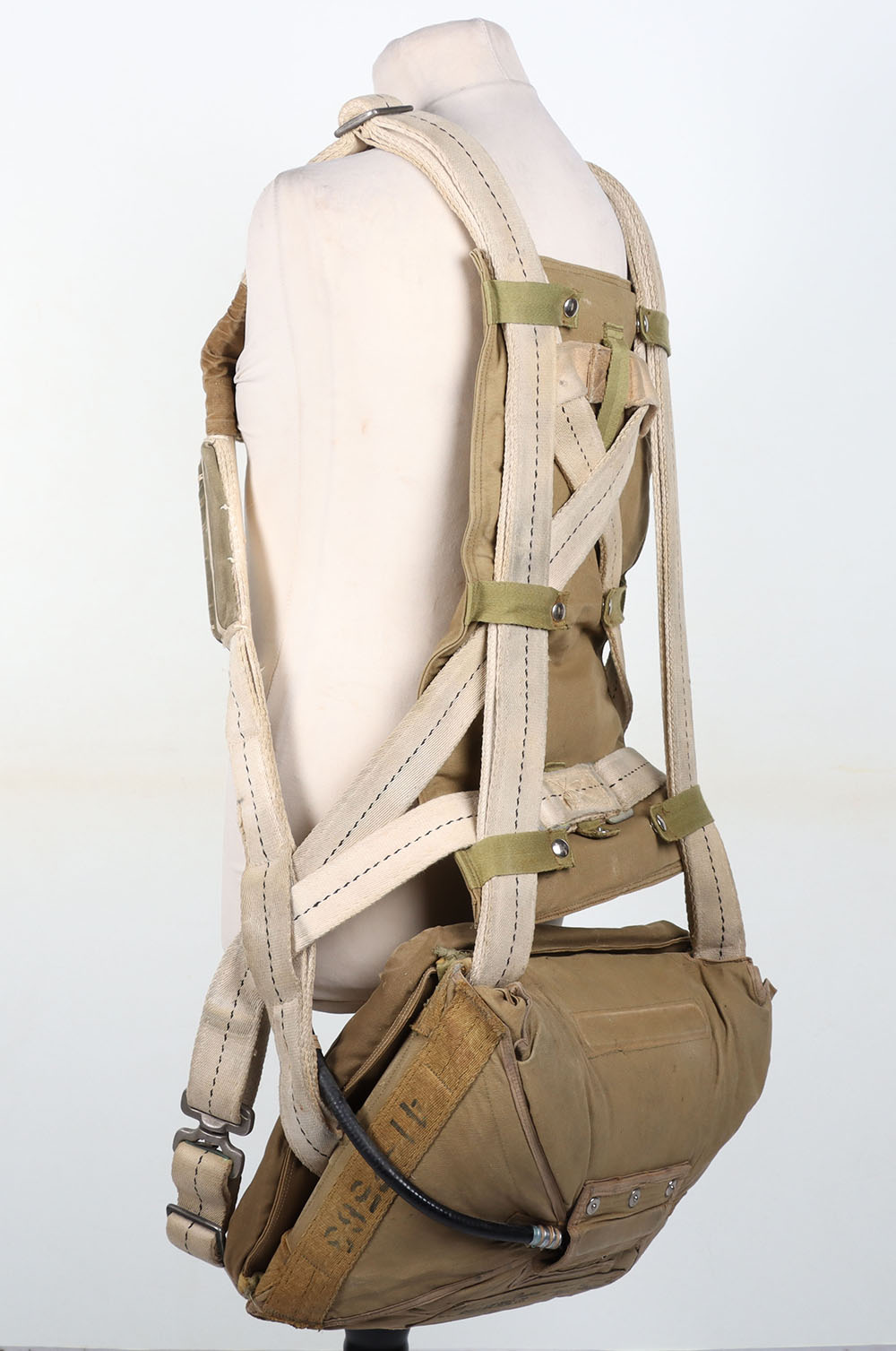 #1204 – WW2 American Air Force Aircrew Seat Parachute and Harness