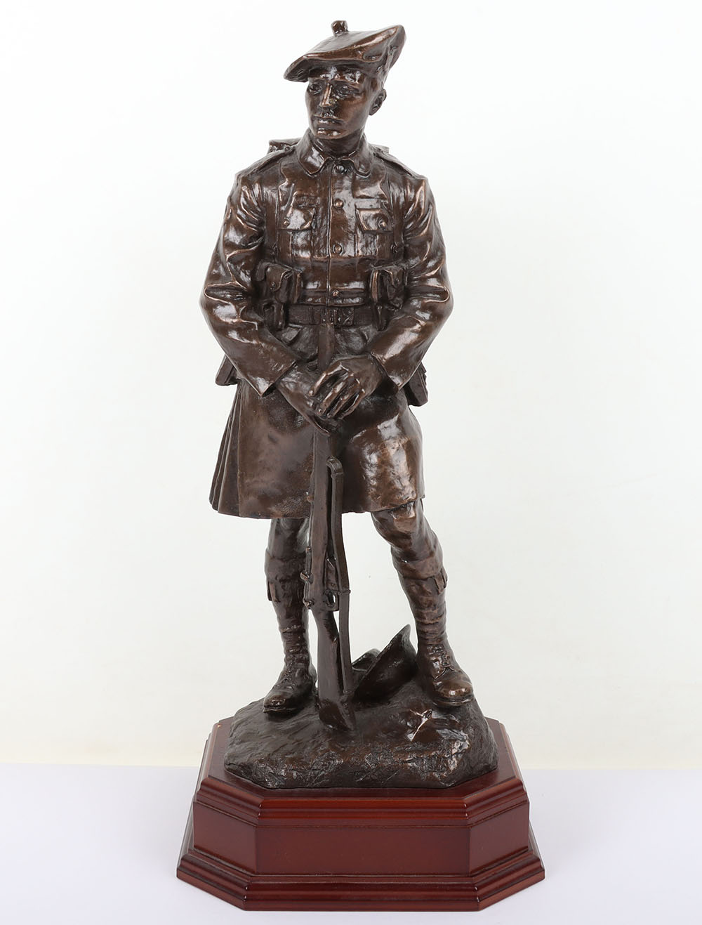 #1318 – Modern Desk Figure of a WW1 Scottish Soldier