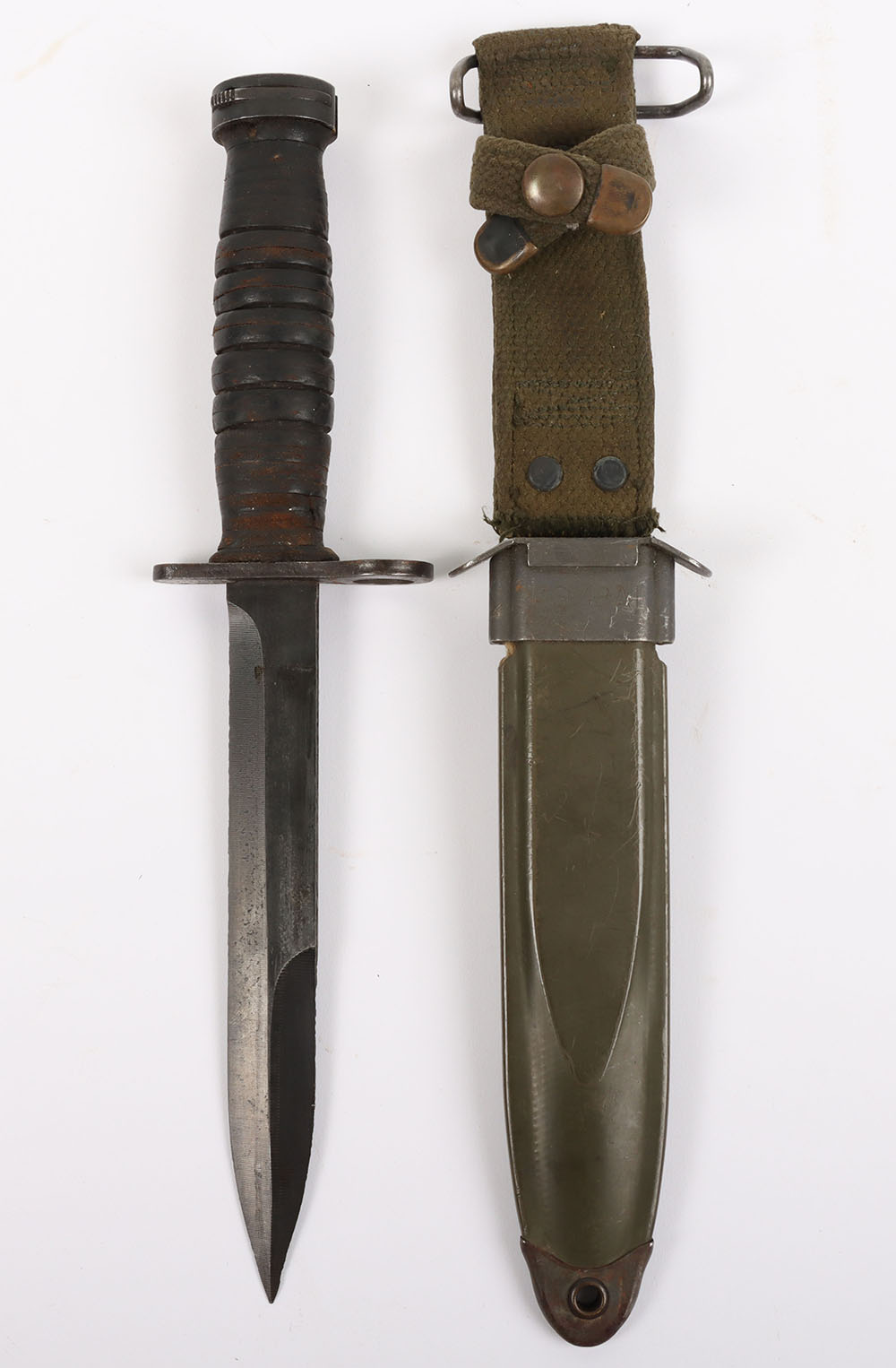 #1324 – American M4 Knife Bayonet in M8A1 Scabbard