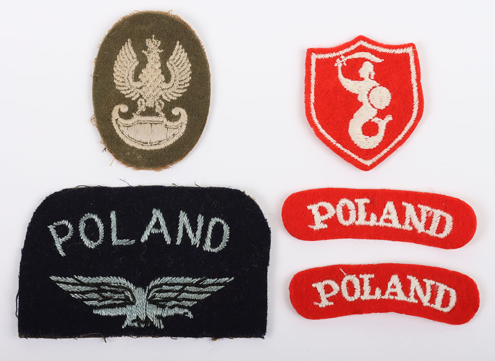 #196 – WW2 Free Polish Forces Cloth Insignia Grouping