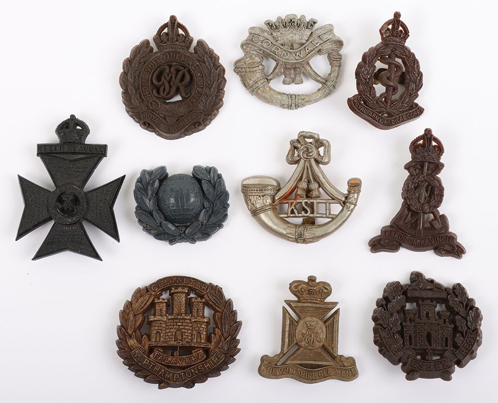 #233 – 10x WW2 Plastic War Economy Cap / Collar Badges