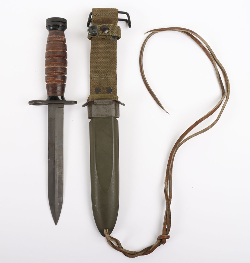 #573 – WW2 American M4 Knife Bayonet in M8A1 Scabbard