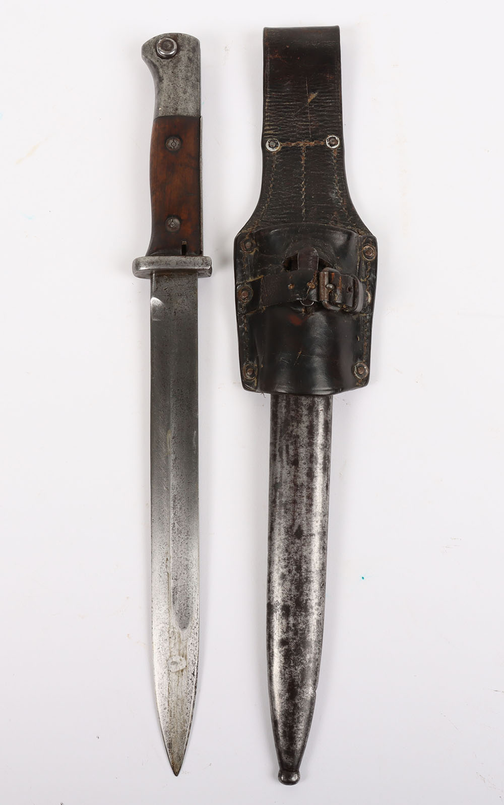 #757 – WW1 German S84/98 Bayonet with Unusual Leather Frog