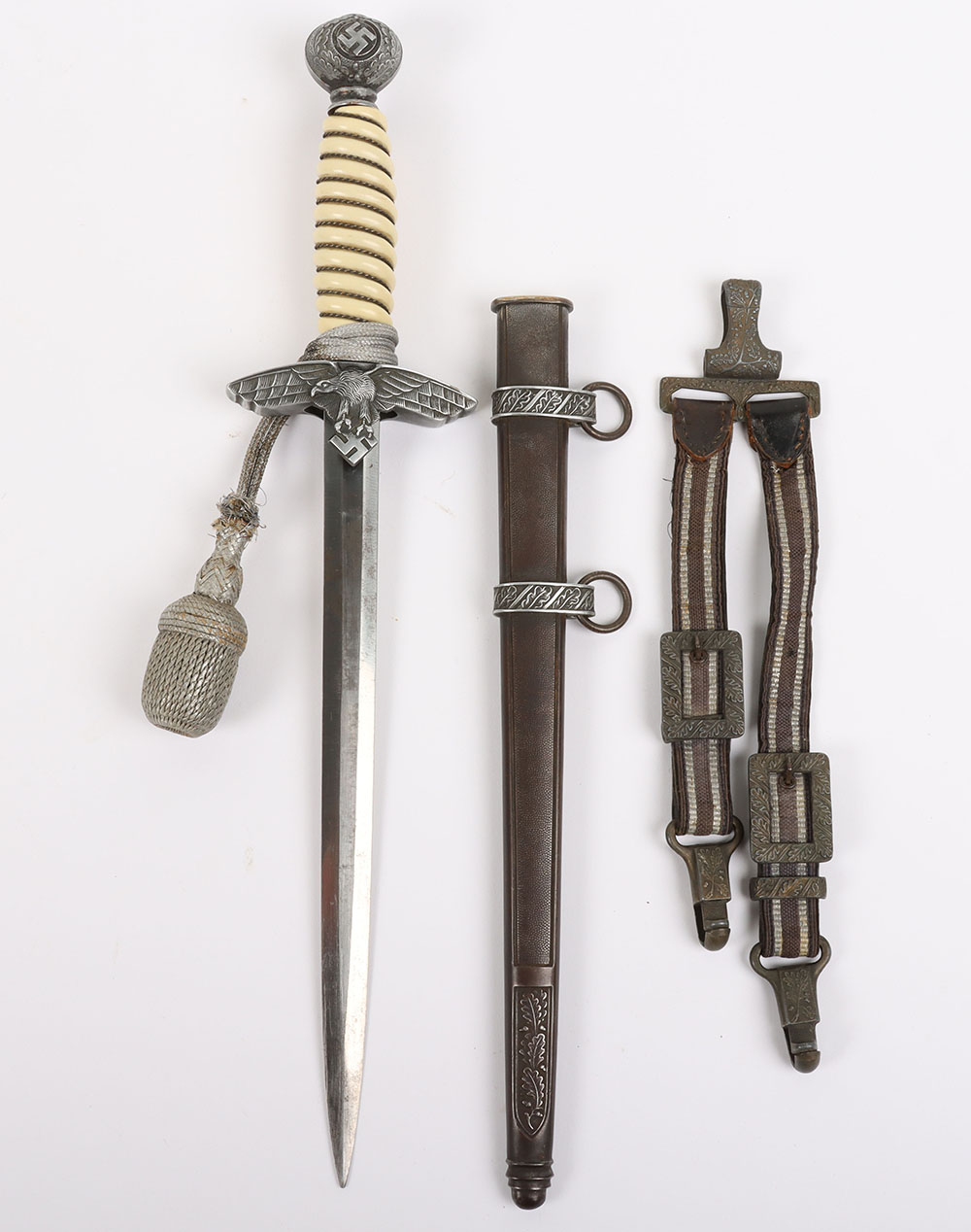 #806 – WW2 German 2nd Pattern Luftwaffe Officers Dress Dagger with Hanging Straps and Portepee