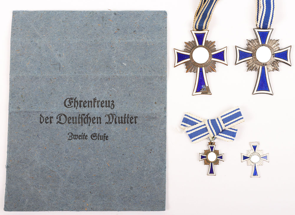 #880 – Third Reich Mothers Cross in Silver with Paper Packet of Issue