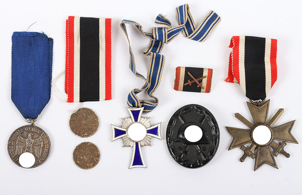 #900 – Grouping of Third Reich Medals