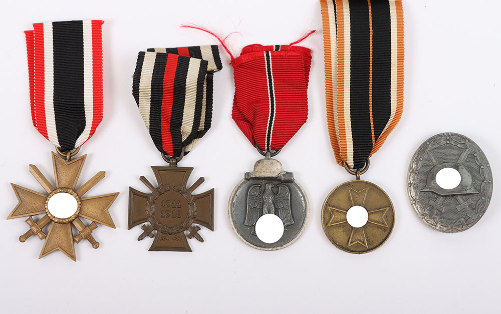 #901 – Grouping of WW2 German Medals and Awards