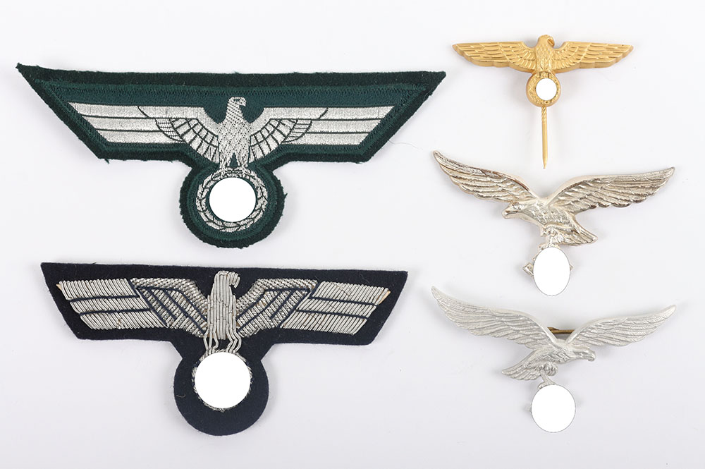 #1018 – Grouping of WW2 German Cloth and Metal Insignia