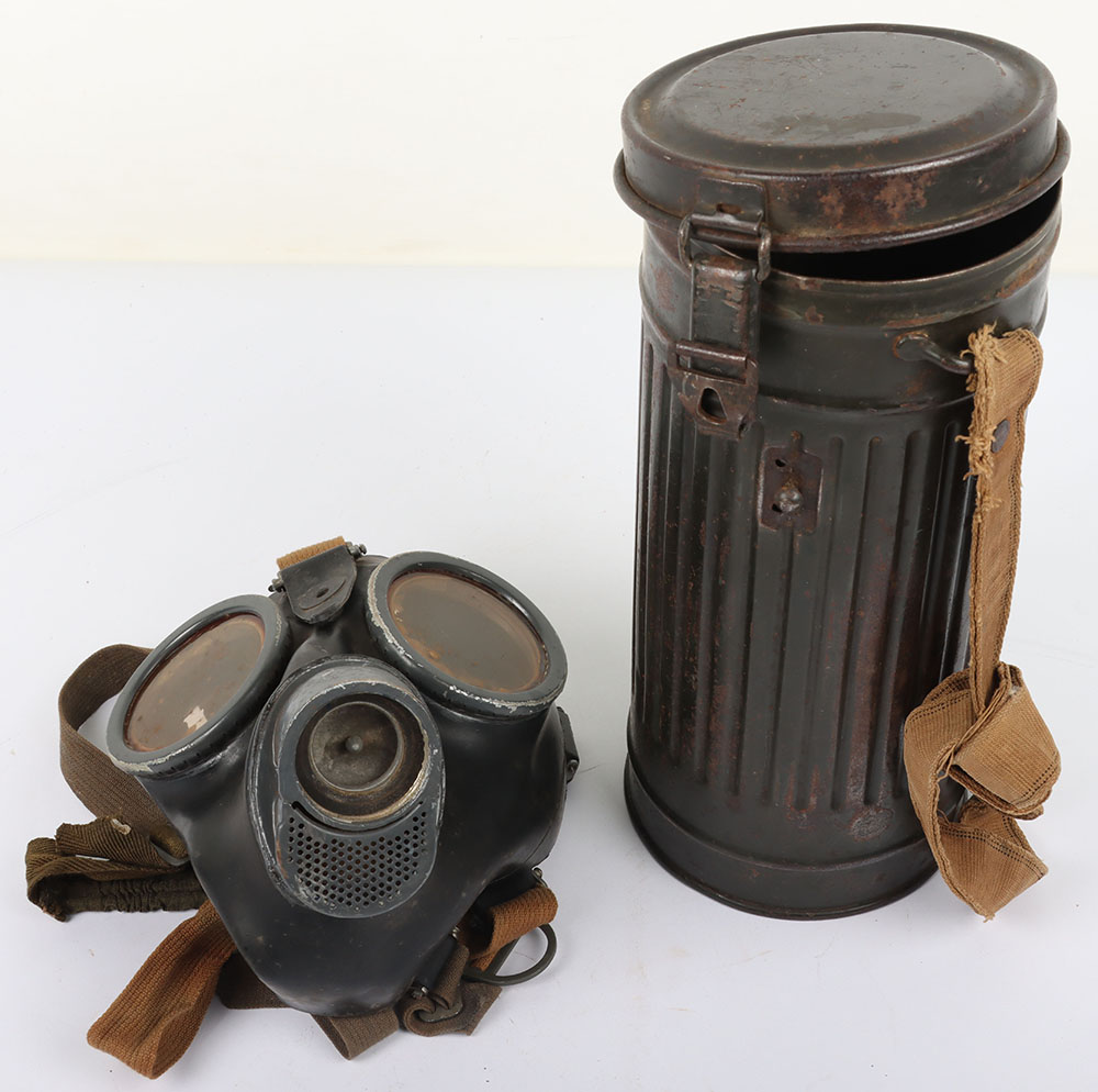 #1072 – WW2 German Armed Forces Gas Mask