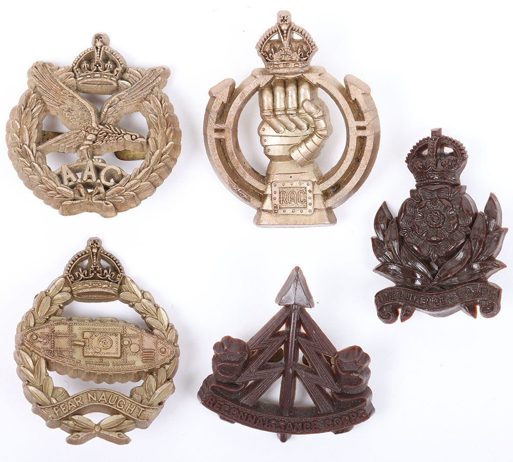 #205 – 5x WW2 British War Economy Plastic Cap Badges