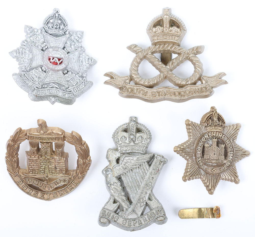 #207 – 5x WW2 British Air Landing Regiment War Economy Plastic Cap Badges