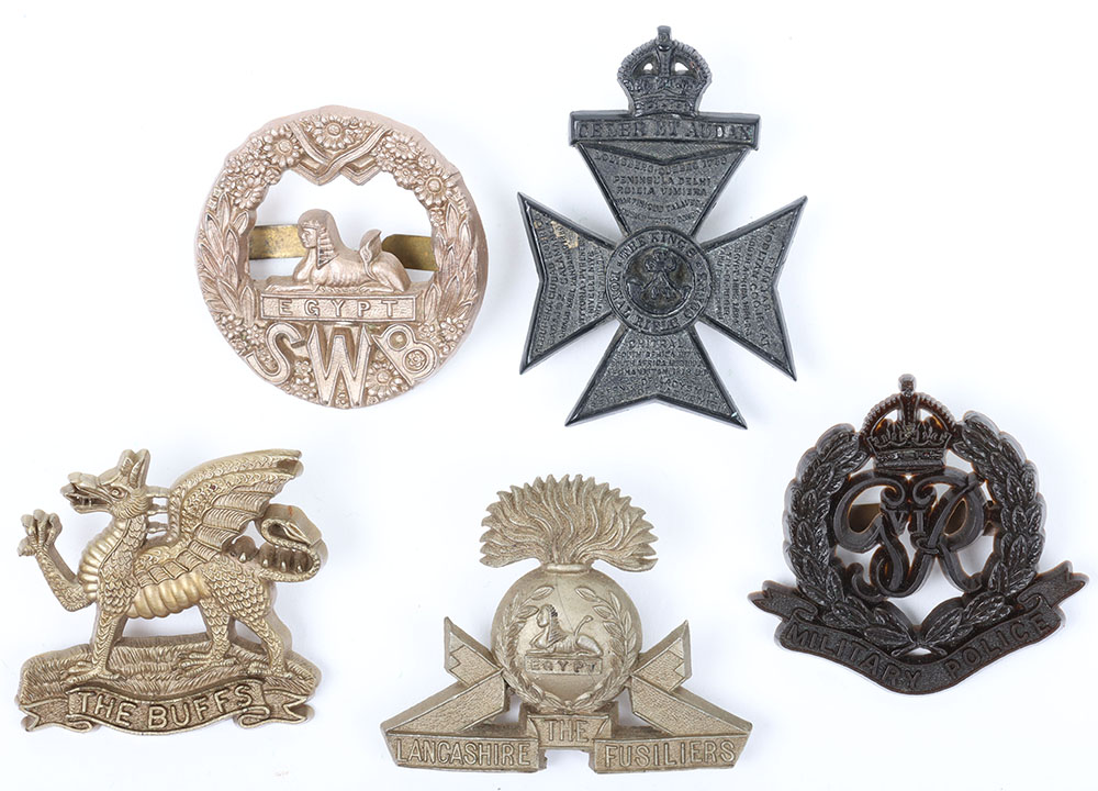 #211 – 5x WW2 British War Economy Plastic Cap Badges