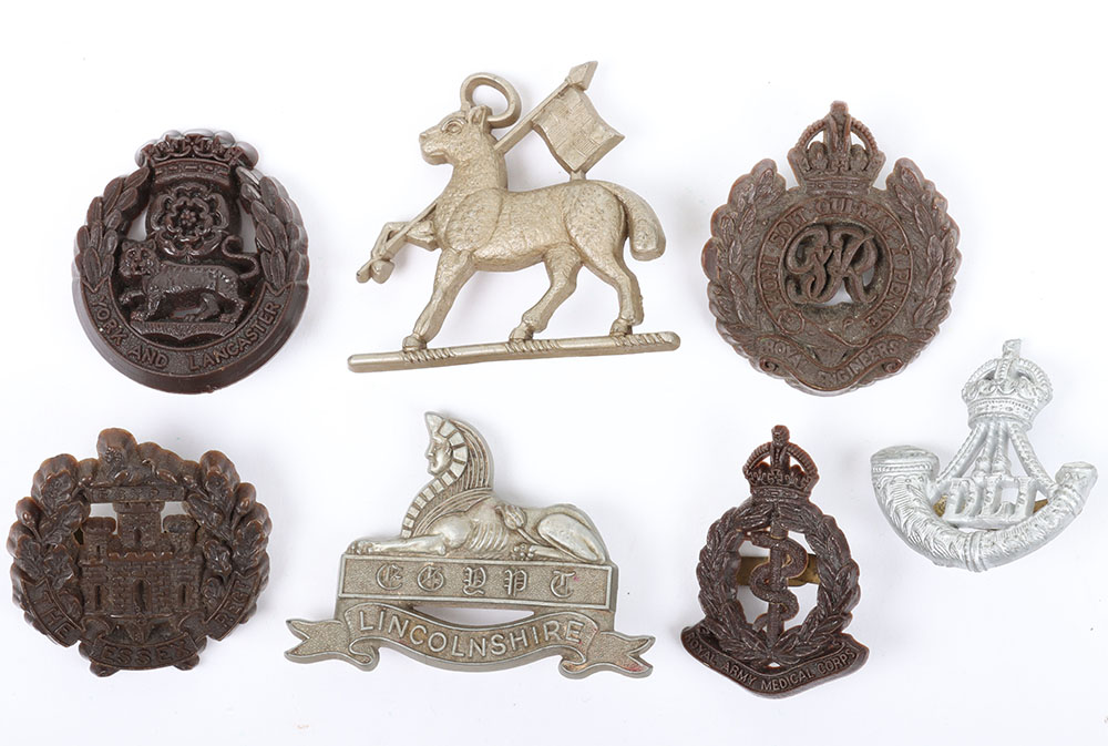 #212 – 7x WW2 British War Economy Plastic Cap Badges