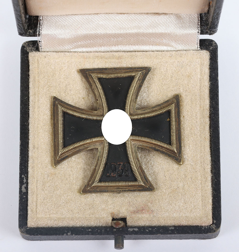 #868 – Cased WW2 German 1939 Iron Cross 1st Class