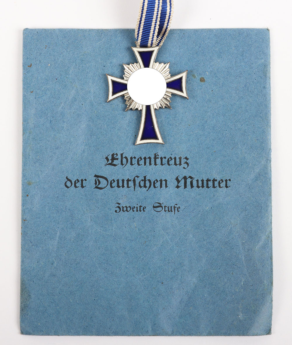 #900 – Third Reich Mothers Cross in Silver with Paper Packet of Issue