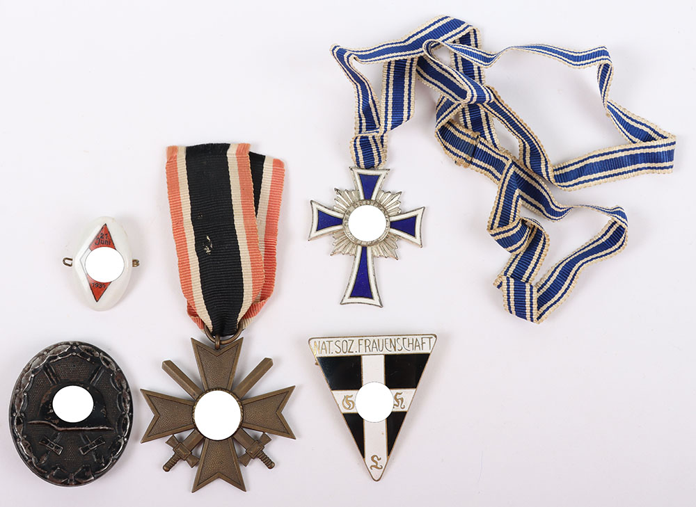 #916 – WW2 German Medals and Badge Grouping