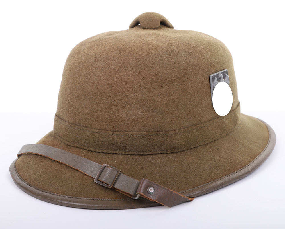 #143 – GERMAN WWII ARMY 2ND PATTERN TROPICAL PITH HELMET