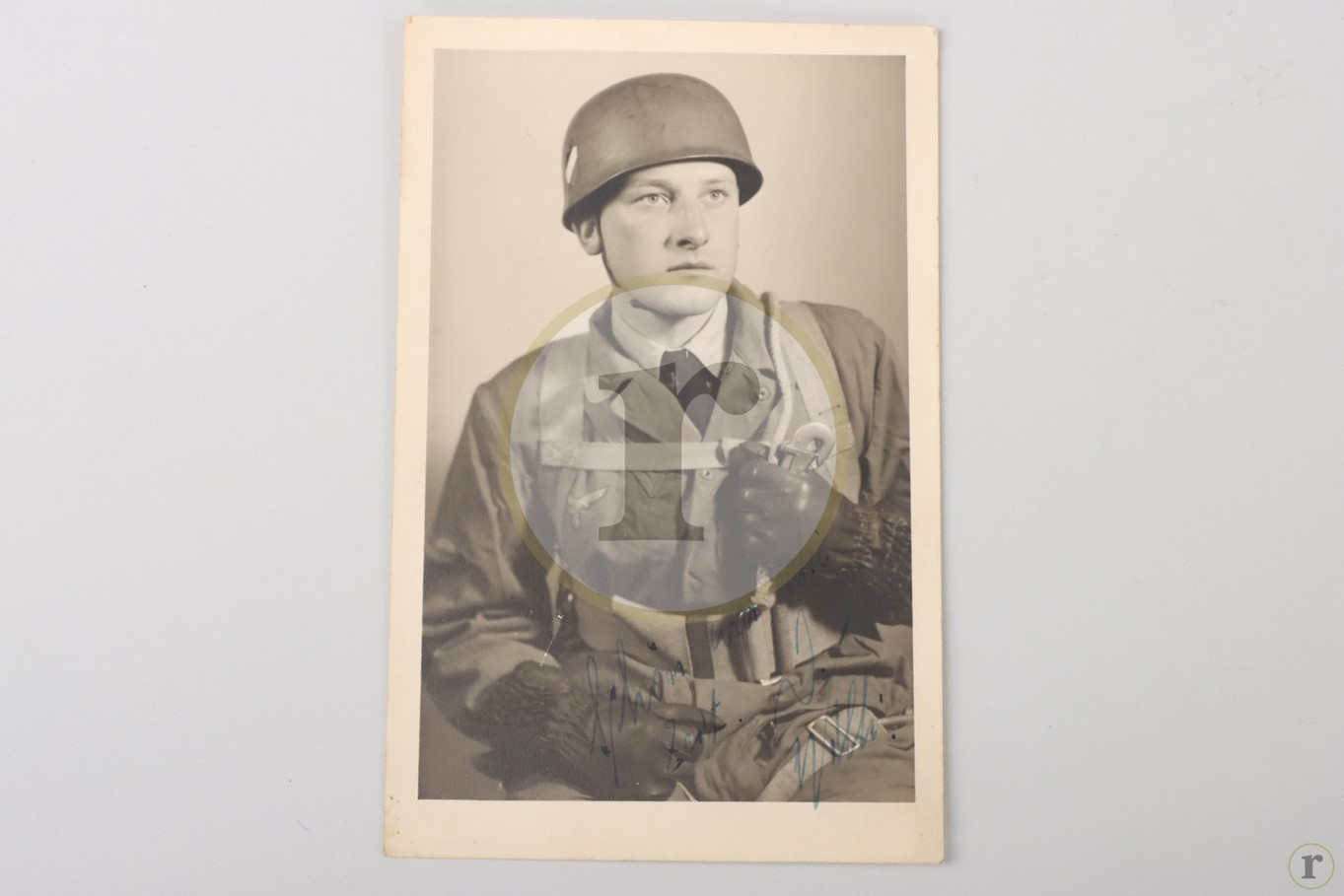 #70-0414 – Luftwaffe portrait photo of a paratrooper