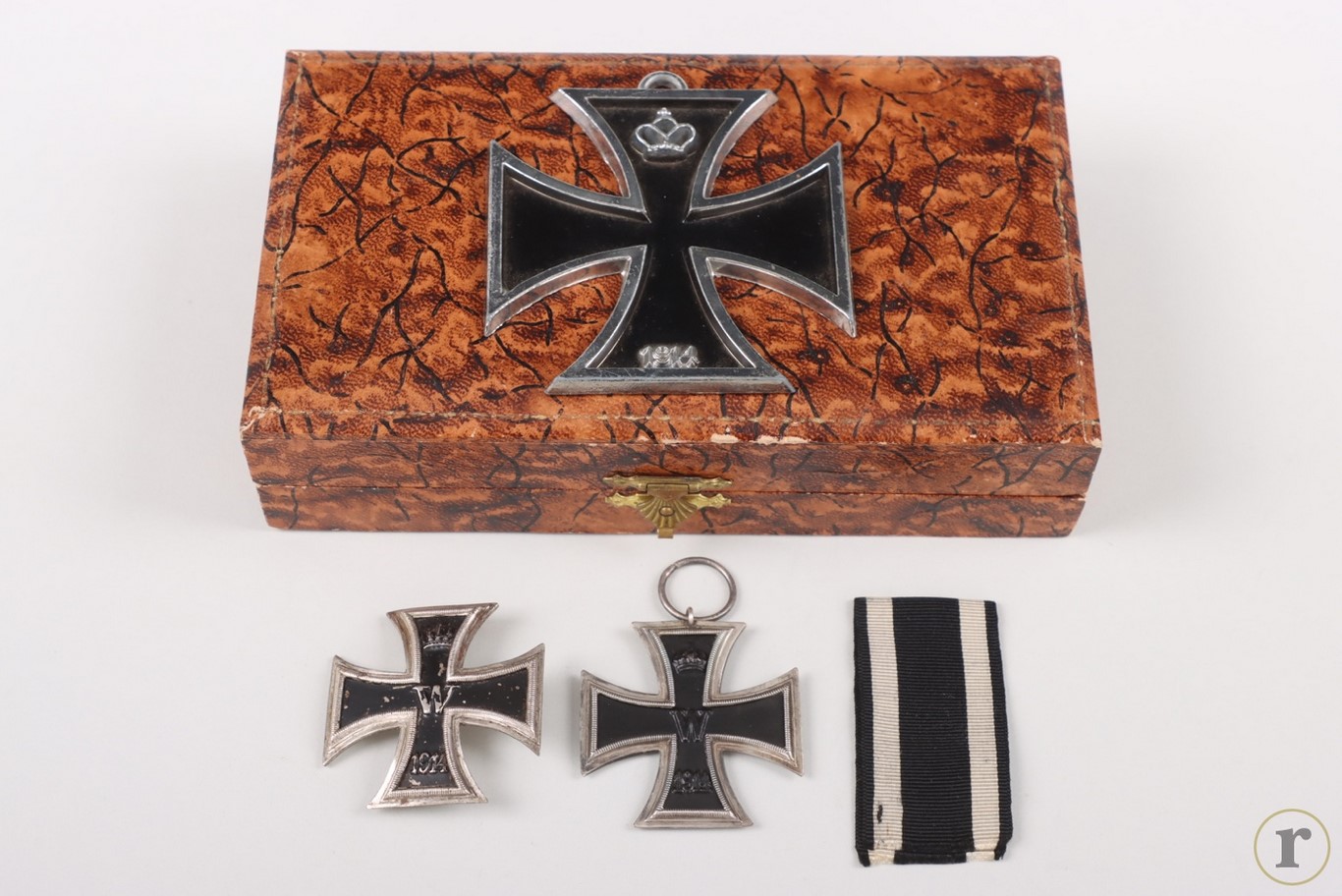 #71-0064 – 1914 Iron Cross 1st and 2nd Class in case