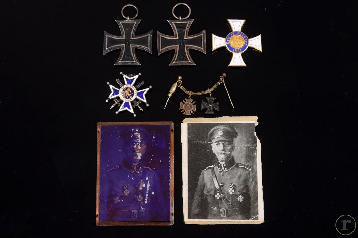 #71-1132 – Medals & Decorations grouping of an Estonian Officer