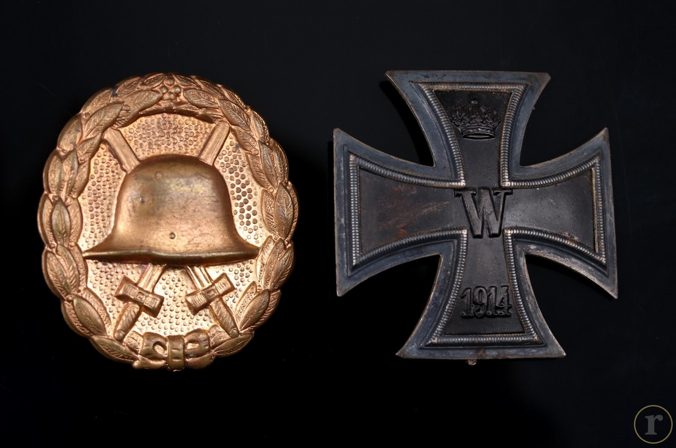 #71-1135 – Iron Cross 1st Class 1914 and Golden Wound Badge