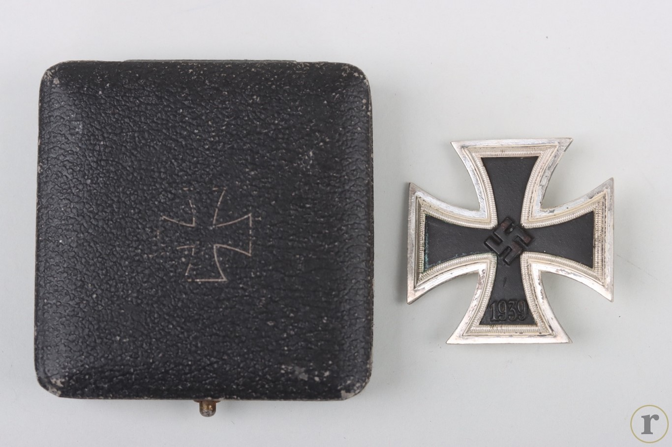 #71-0077 – 1939 Iron Cross 1st Class in case – non-magnetic core