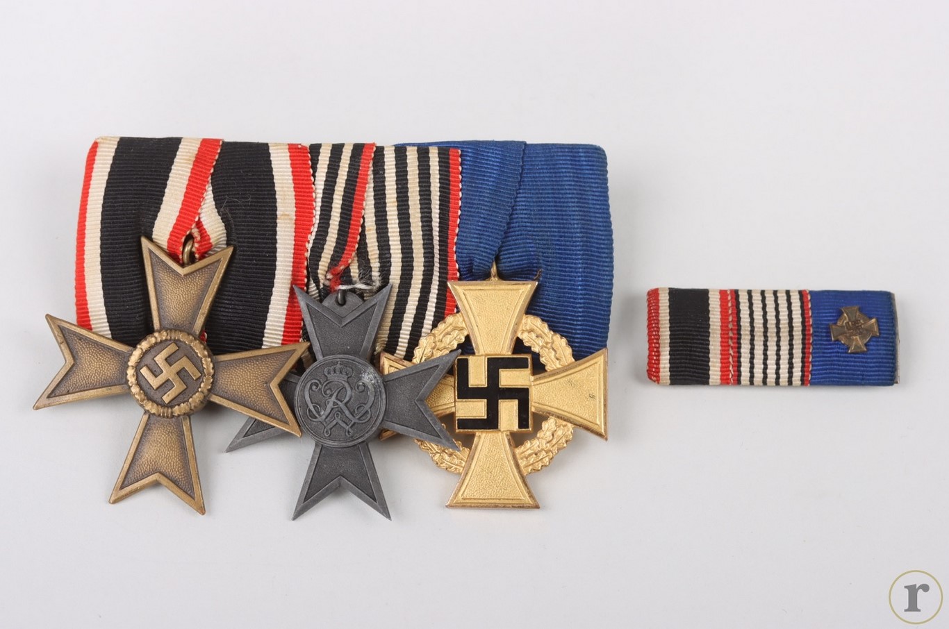 #71-0379 – 3-place medal bar with ribbon bar