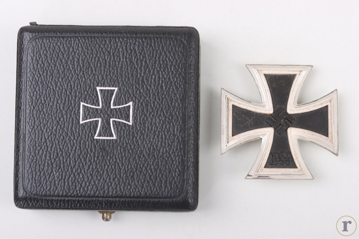 #71-1301 – 1939 Iron Cross 1st Class in case – 3