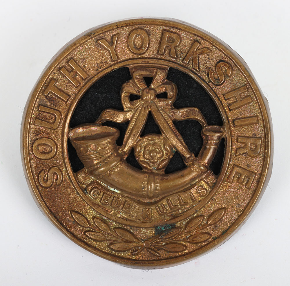 #166 – Scarce 1st Pattern South Yorkshire Regiment Other Ranks Home Service Helmet Plate Centre