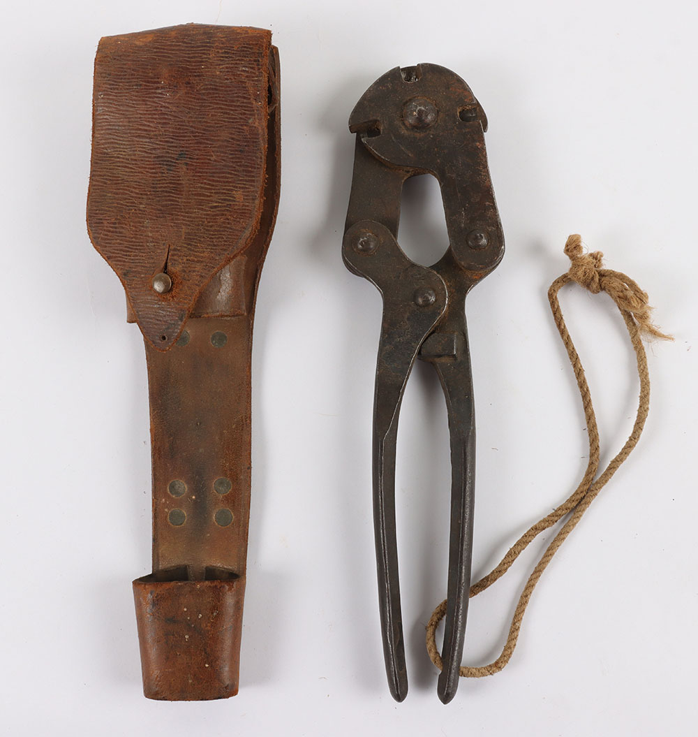 #343 – WW1 British Wire Cutters in 1914 Leather Carrier