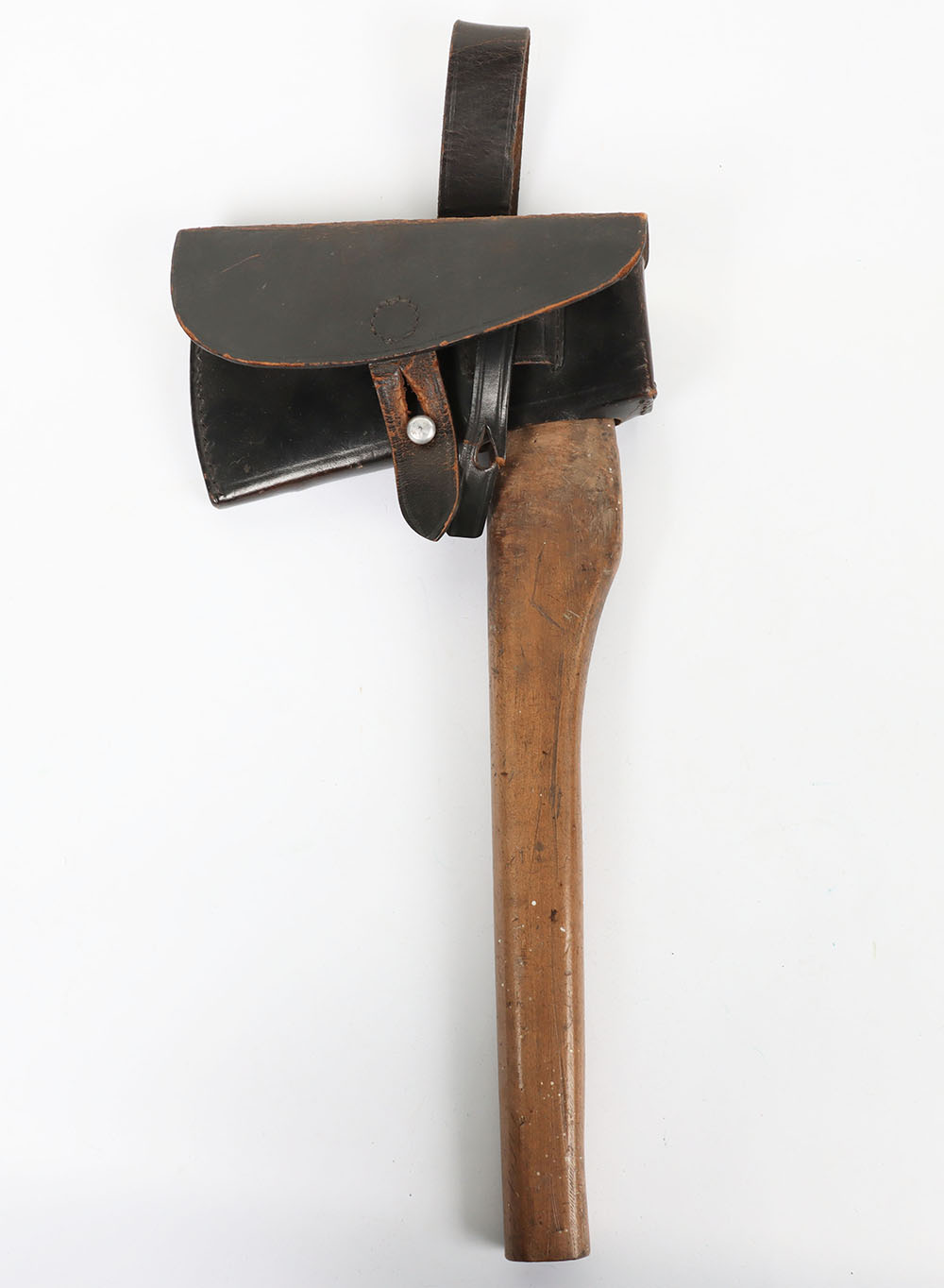 #537 – WW2 German Wehrmacht Pioneer Axe with Matching Leather Pouch 1941