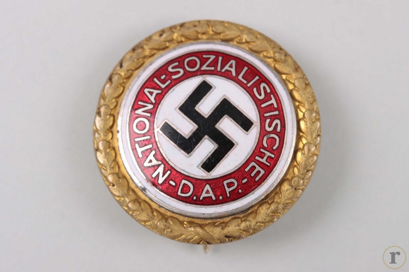 #73-0238 – NSDAP Golden Party Badge ‘86117’ – large type