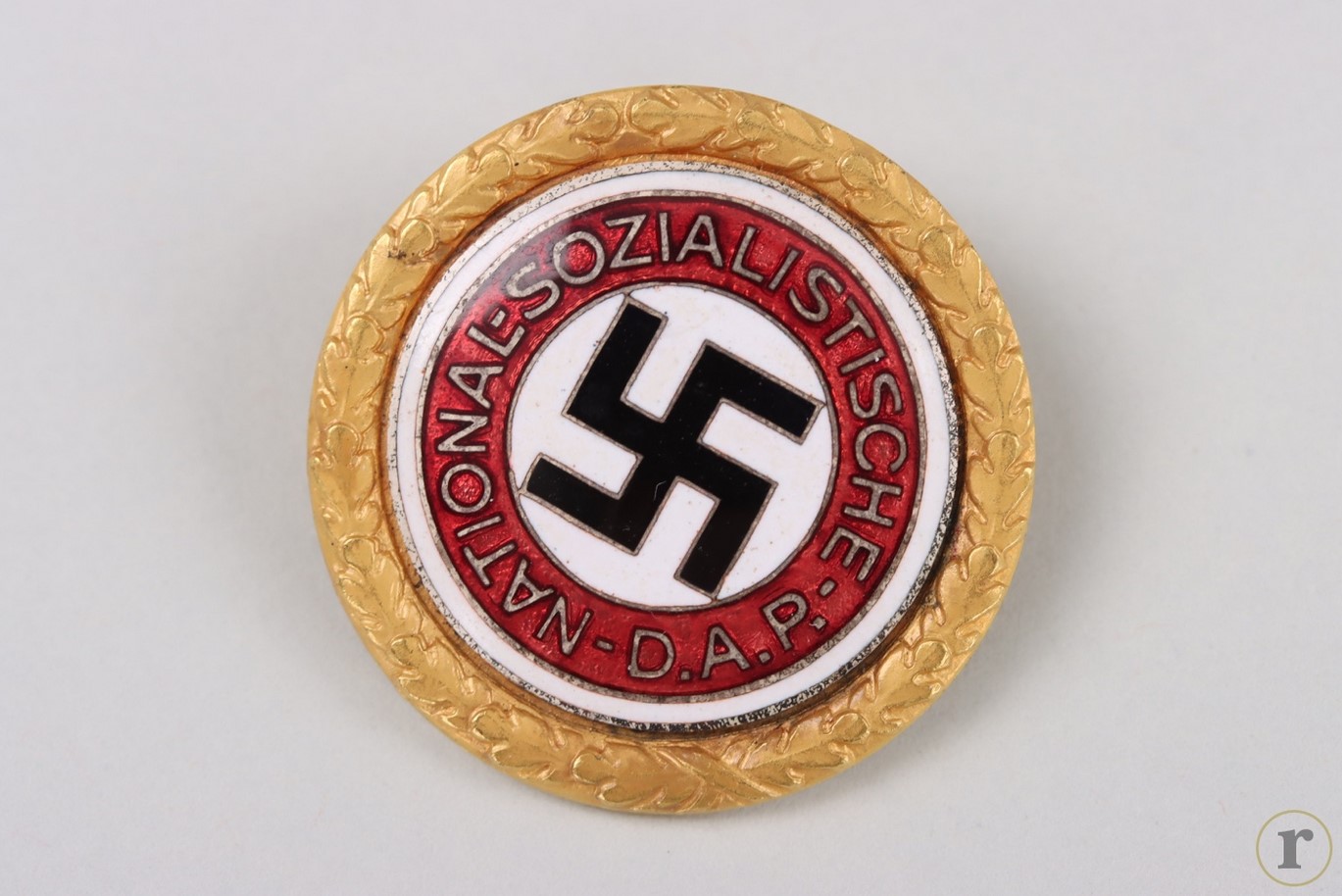 #73-0239 – NSDAP Golden Party Badge – large type