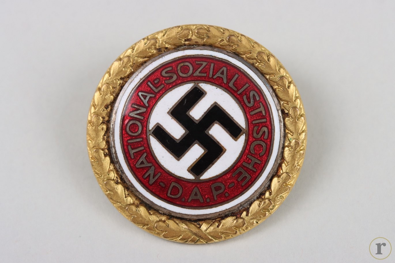 #73-0242 – NSDAP Golden Party Badge ‘59850’ – Deschler (large type)