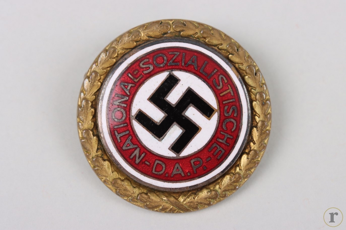 #73-0243 – NSDAP Golden Party Badge ‘62740’ – large type (Deschler)