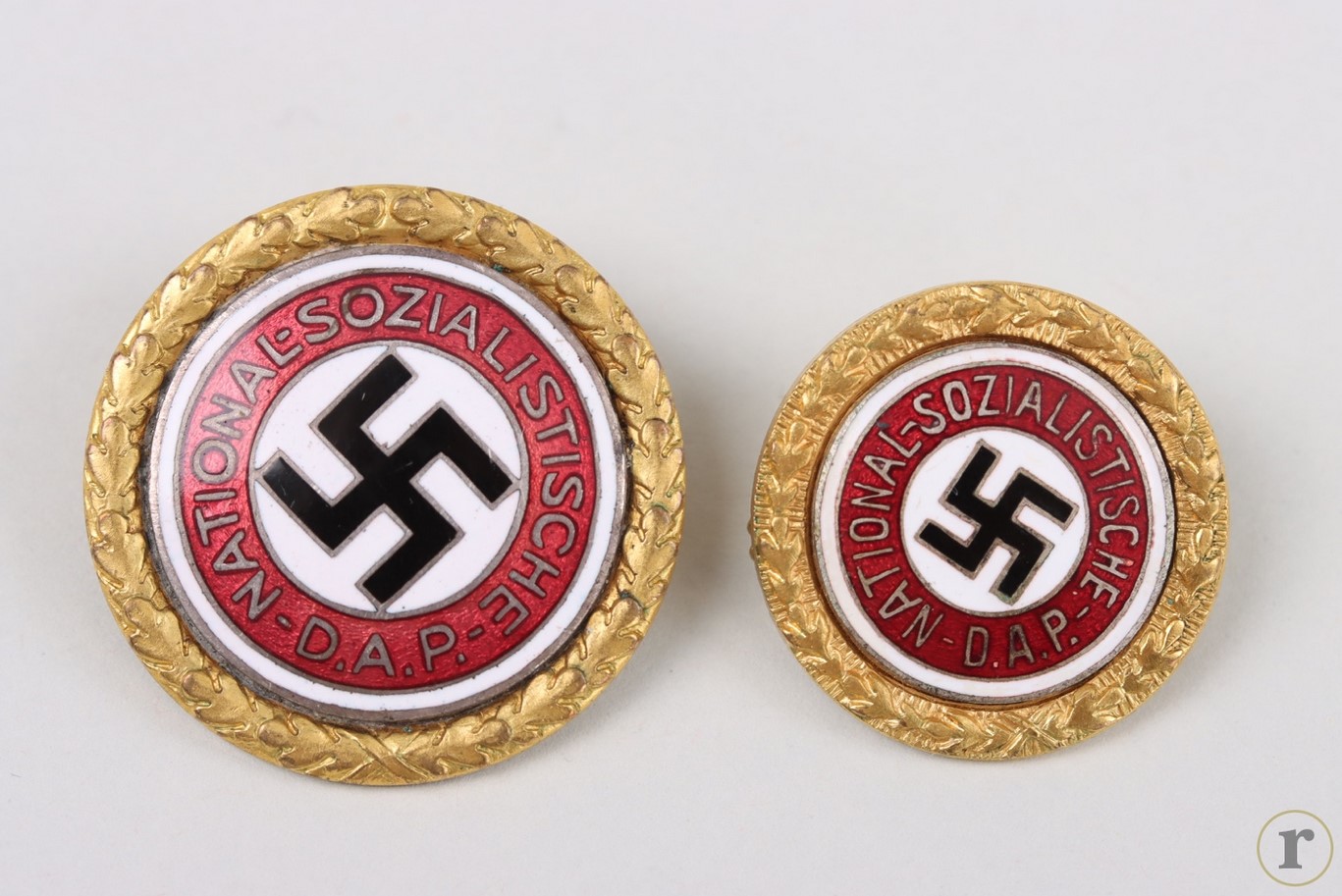 #73-0245 – NSDAP Golden Party Badge ‘18499’ – SET (Deschler & Fuess)