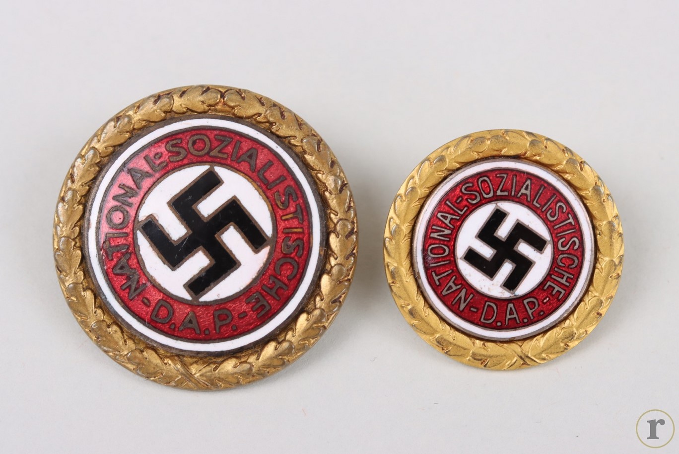 #73-0247 – NSDAP Golden Party Badge ‘57362’ – SET (Deschler)