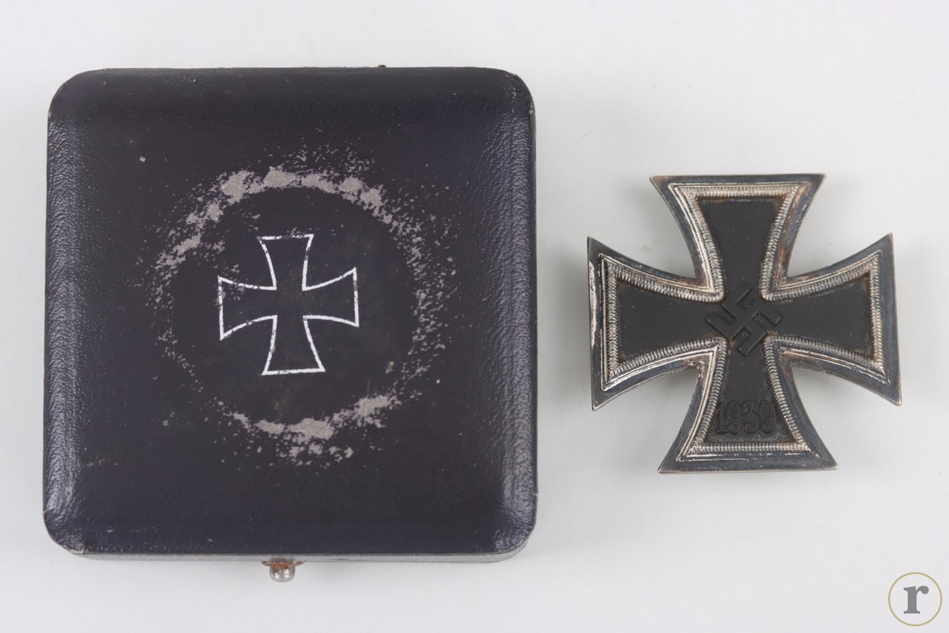 #73-1222 – 1939 Iron Cross 1st Class L/11 with blue case