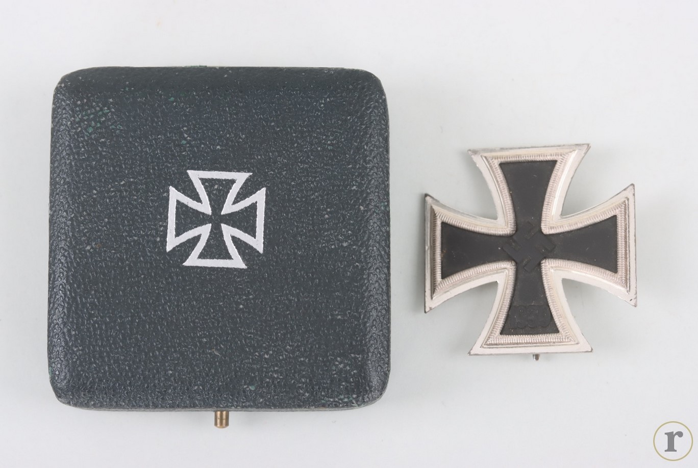 #73-1228 – 1939 Iron Cross 1st Class 65 in green case