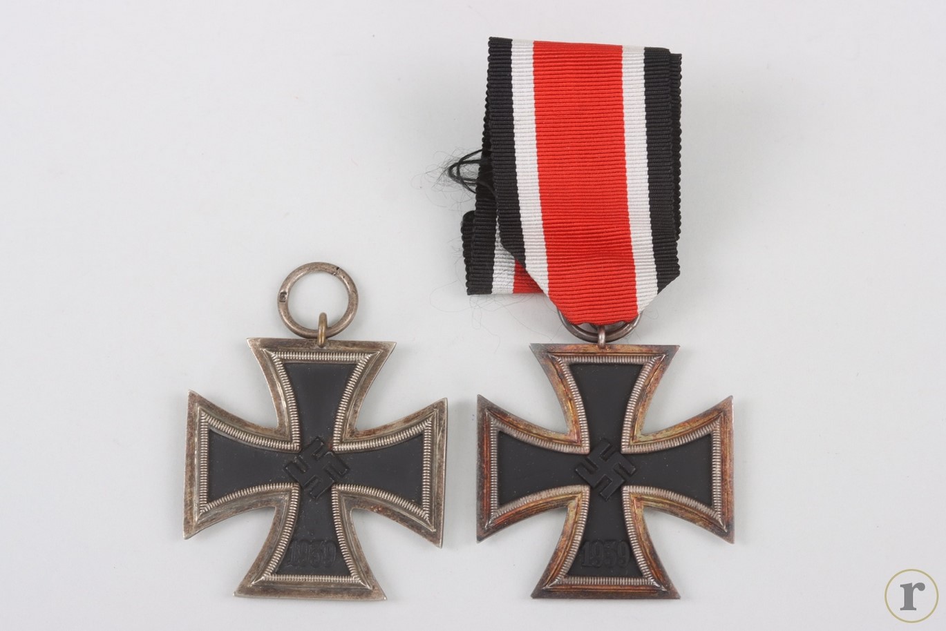 #73-1260 – 2 X 1939 Iron Cross 2nd Class, 93