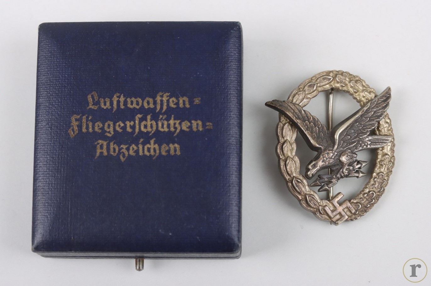 #73-1349 – Luftwaffe Air Gunner & Flight Engineer Badge with Lightning Bolts in case – B&N L