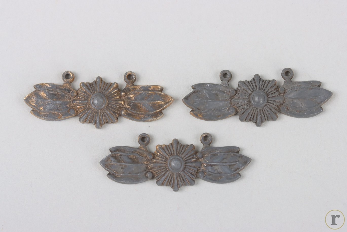 #73-1359 – 3x Pendant for a Squadron Clasp in gold