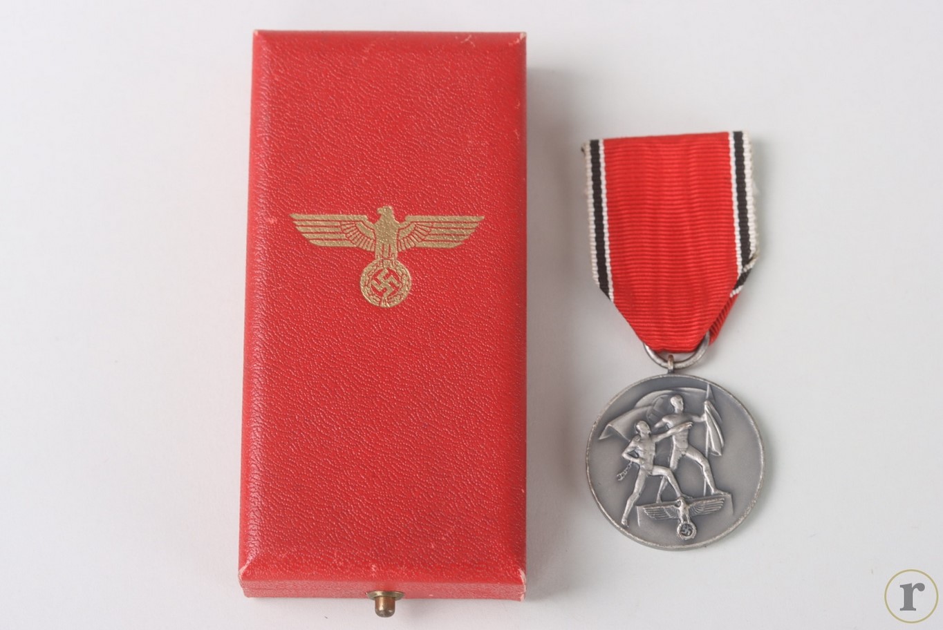 #73-1492 – Austria Anschluss medal 13. March 1938 in case