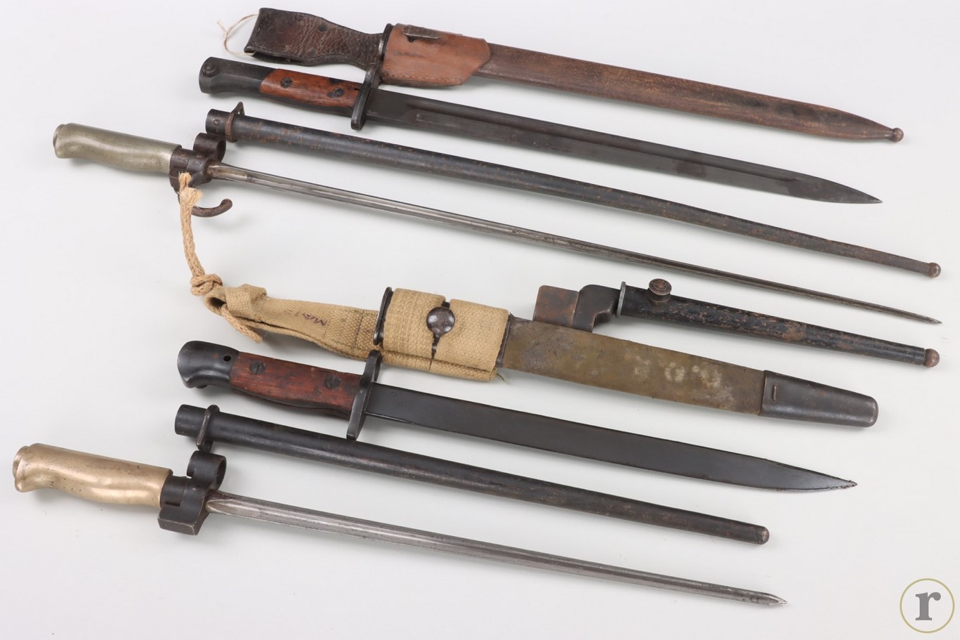 #73-1835 – 5 x international bayonets