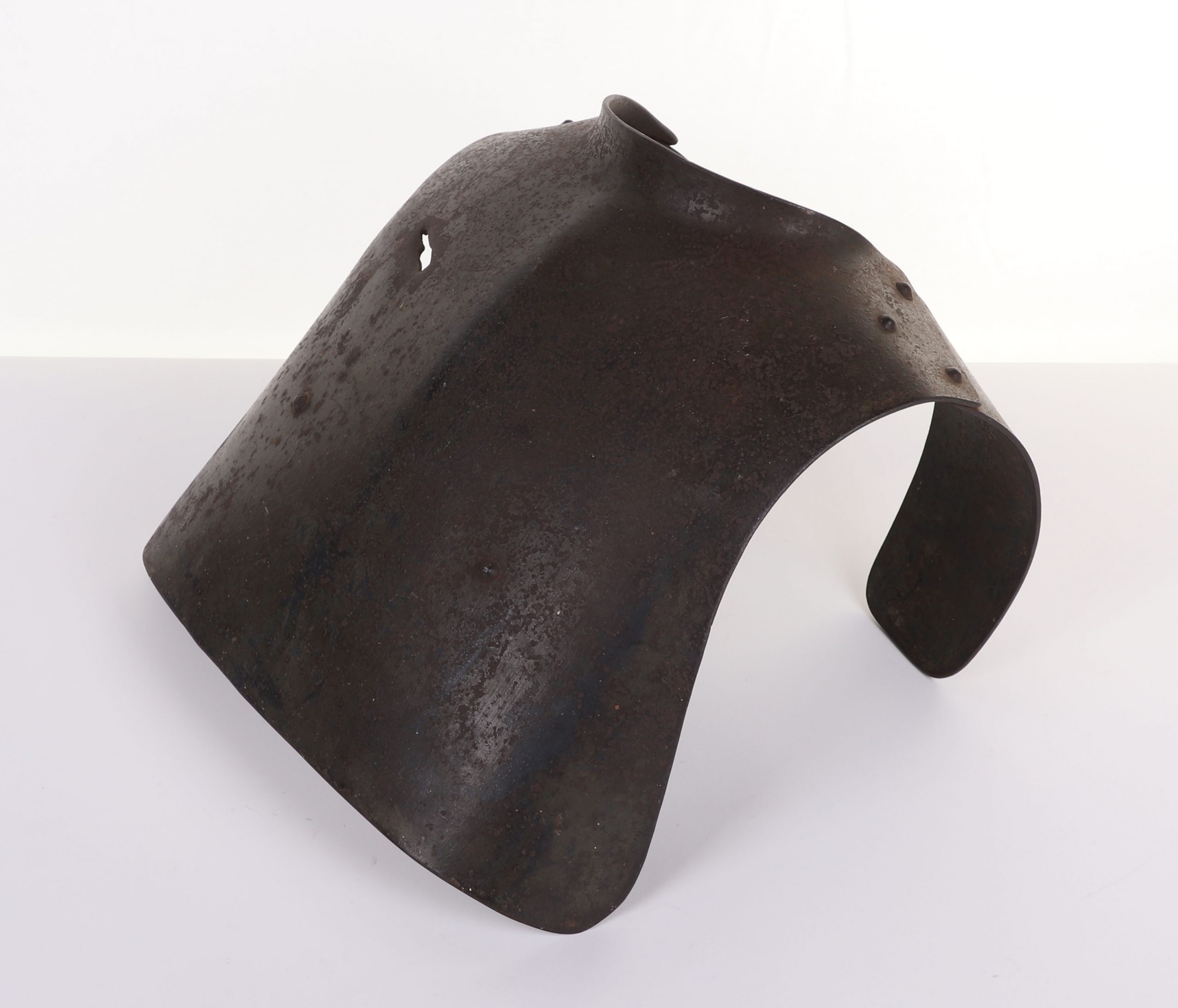 #286 – WW1 GERMAN BATTLE DAMAGED BODY ARMOUR (SAPPENPANZER)