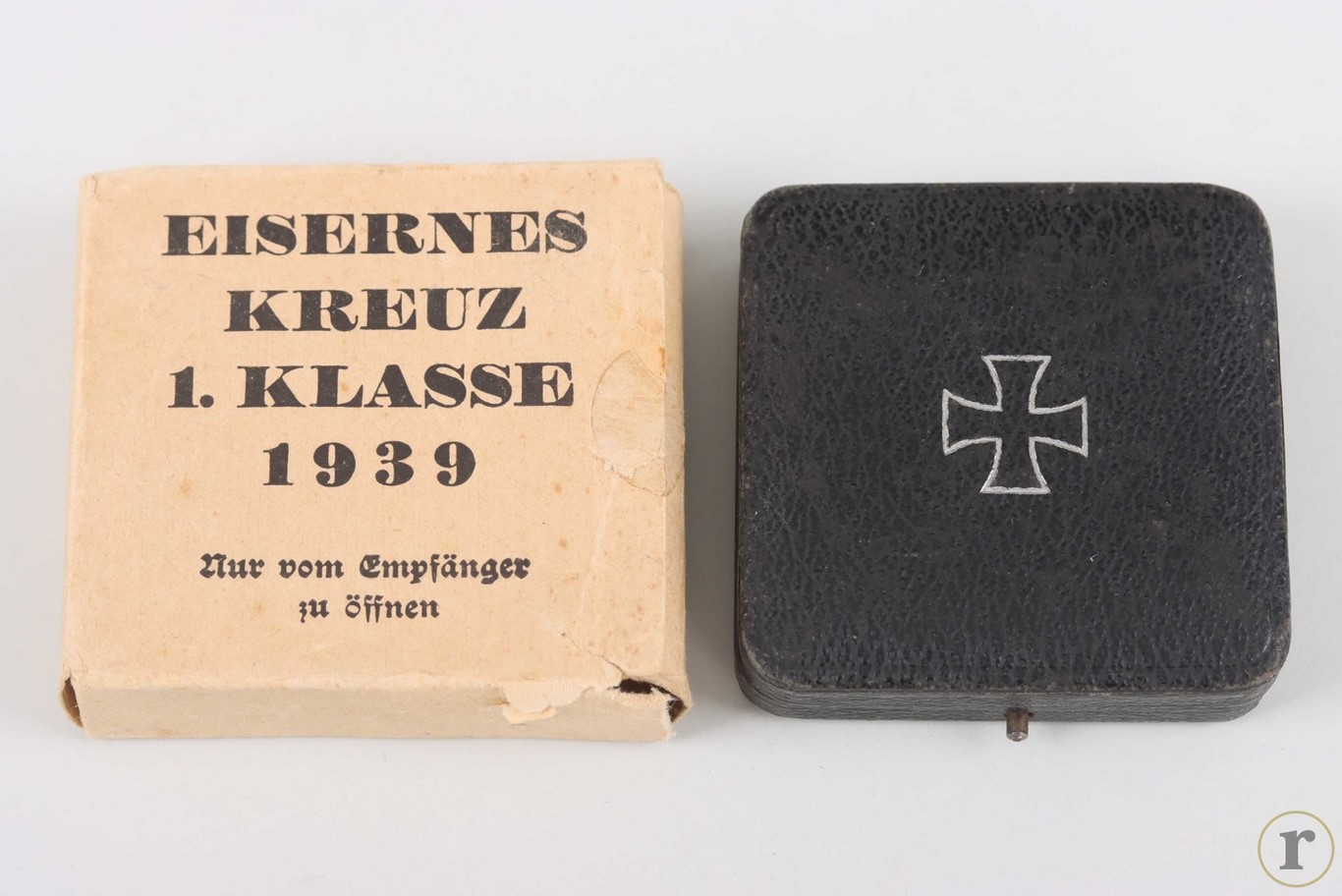 #74-1293 – 1939 Iron Cross 1st Class box and carton (Godet!)