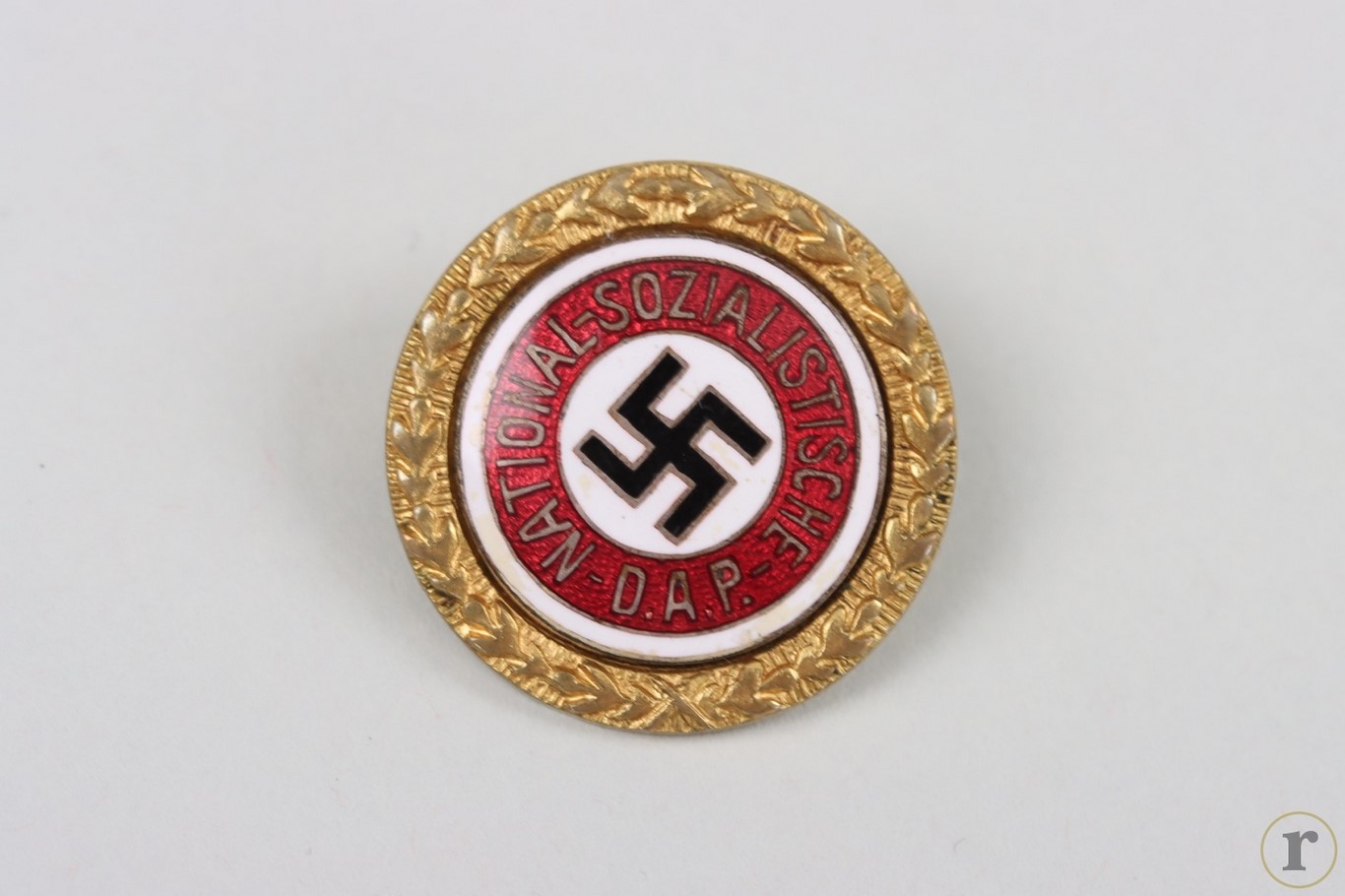 #74-1600 – NSDAP Golden Party Badge ‘65525’ – small type (Fuess)