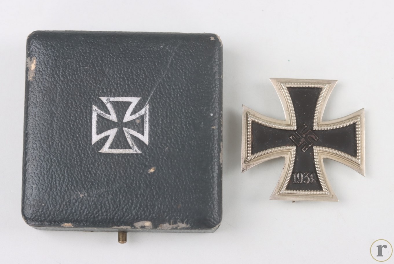 #75-1498 – 1939 Iron Cross 1st Class with green case of issue – L/15