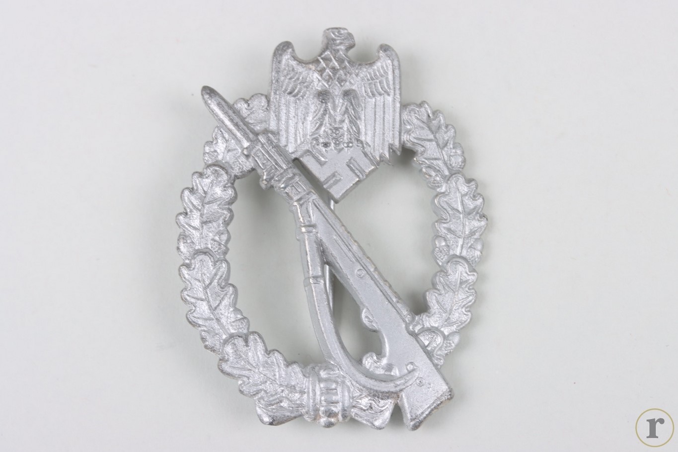 #75-1539 – Infantry Assault Badge in Silver ‘MK in triangle’